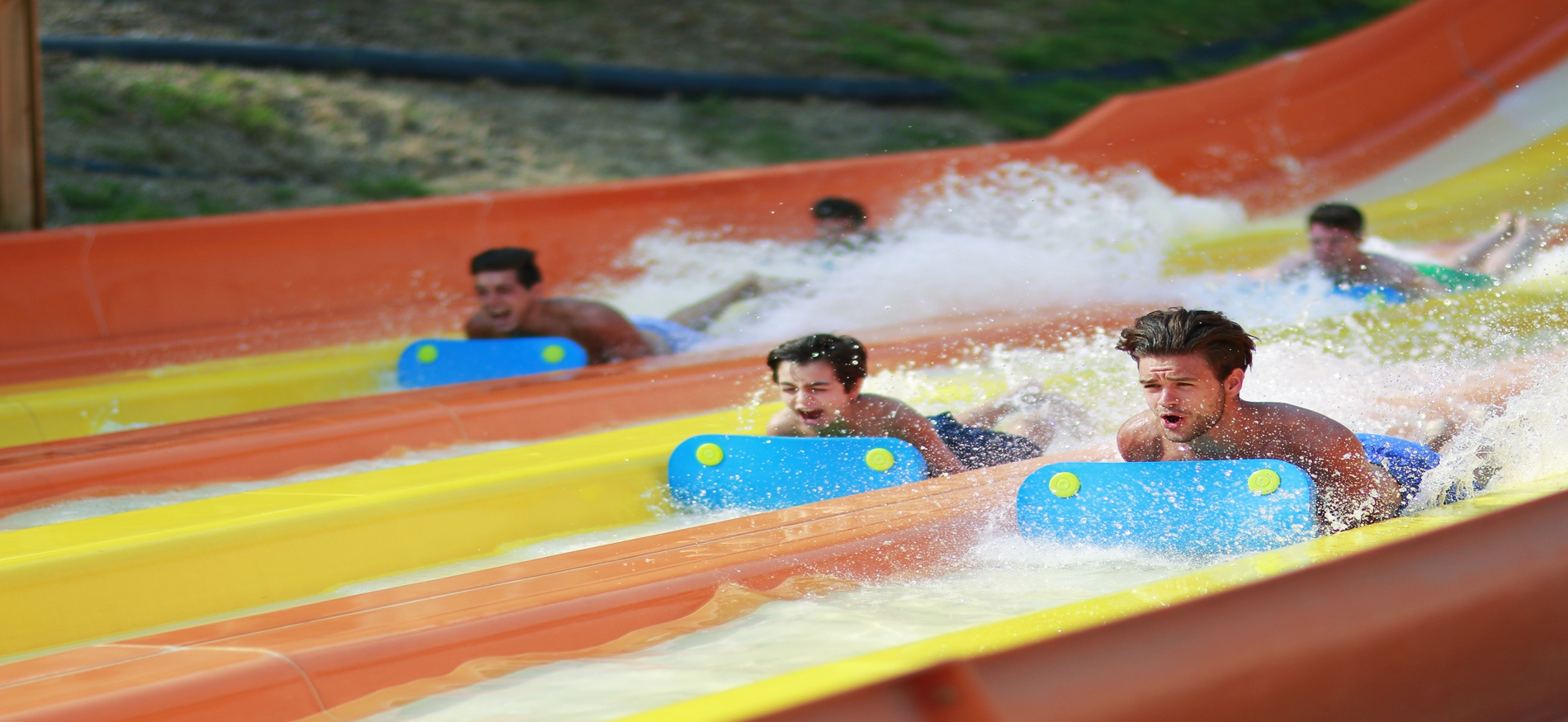 Juego "Aqua Racers" del parque acuático Six Flags Hurricane Harbor Oaxtepec